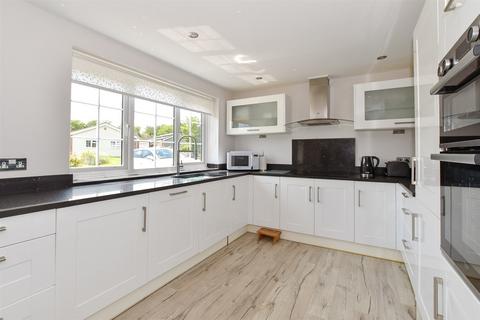 Little Bridges Close, Horsham RH13 3 bed detached bungalow for sale