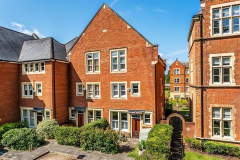 LAVENDER CLOSE, SOUTH LEATHERHEAD, KT22 4 bed terraced house for sale