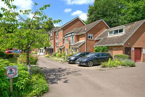 Pegasus Court, Hampshire GU51 2 bed apartment for sale