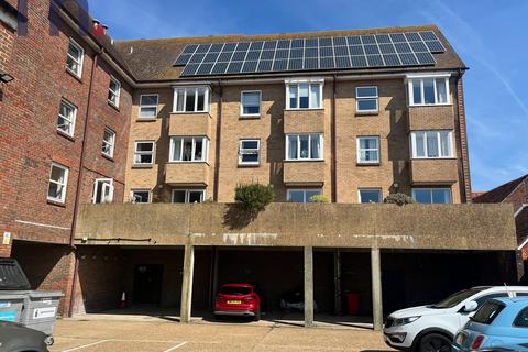 Savoy Court, Newport PO30 1 bed flat for sale