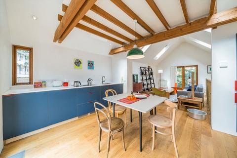 Scoble Place, London N16 2 bed detached house for sale