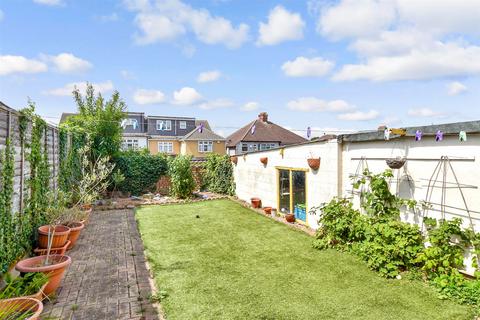 Torquay Gardens, Ilford IG4 3 bed end of terrace house for sale