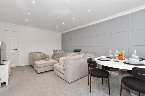 Friern Gardens, Wickford SS12 2 bed maisonette for sale