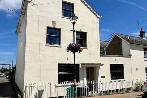 Swanley Village Road, Swanley Kent... 2 bed maisonette for sale
