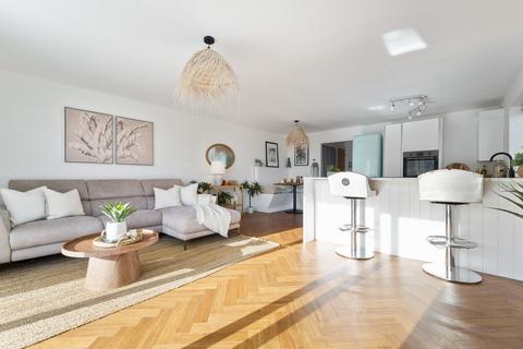 4 Rushford Warren, Mudeford... 2 bed ground floor flat for sale