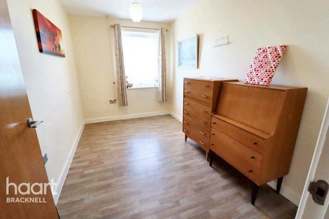 Johnstone Close, Bracknell 2 bed apartment for sale
