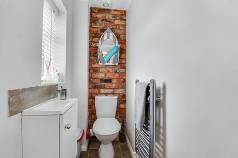 Avon Close, Newport Pagnell 4 bed semi