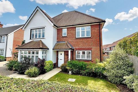 Huntley Mews, Southwater, RH13 4 bed detached house for sale