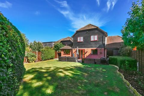 Manley James Close, Hook RG29 4 bed detached house for sale