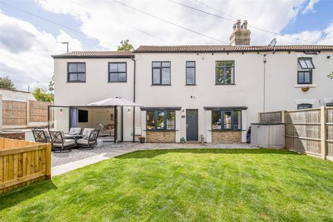 Wakefield Road, Wakefield WF4 3 bed cottage for sale