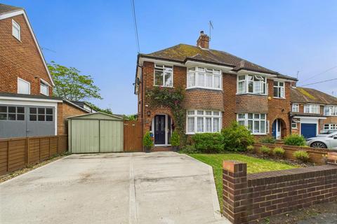 London Road, Aylesbury HP22 3 bed semi