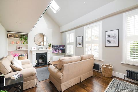 St. Ann's Crescent, London, SW18 2 bed apartment for sale