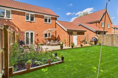Marriot Drive, Thetford IP25 3 bed semi