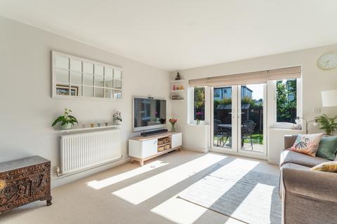 Spiers Farm Close, Horley, Surrey, RH6 3 bed semi