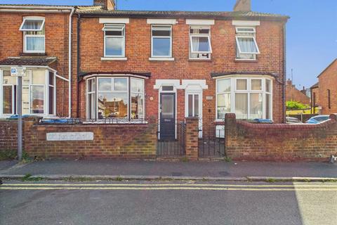 Highbridge Road, Aylesbury HP21 2 bed terraced house for sale