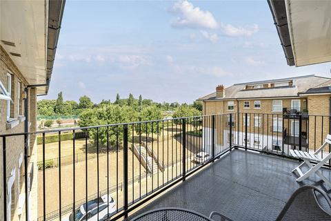 Clearwater Place, Surbiton KT6 2 bed flat for sale