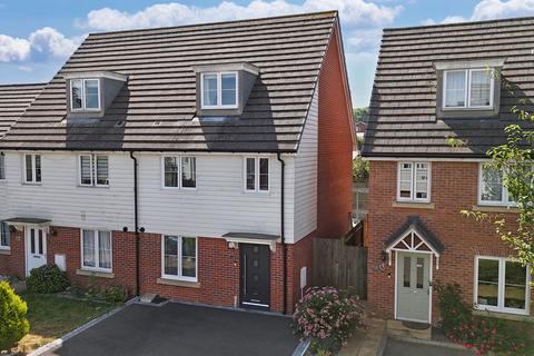 Redstart Avenue, Maidstone, ME15 4 bed townhouse for sale