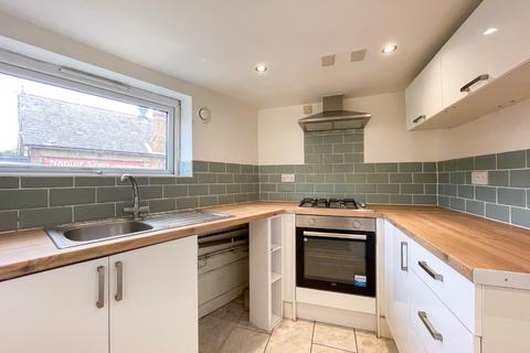 Marlborough Road, Gillingham, Kent, ME7 2 bed flat for sale