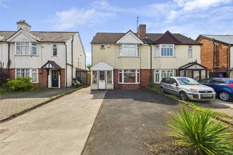 Cheltenham Road, Longlevens... 3 bed semi