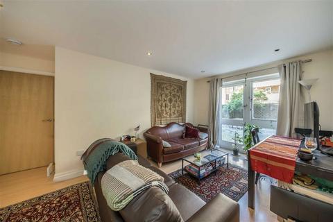 Hoxton Square, London N1 3 bed flat for sale