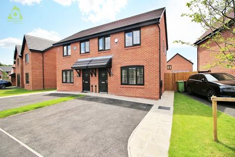 Landhey Drive, Westhoughton, BL5 3FY 3 bed semi