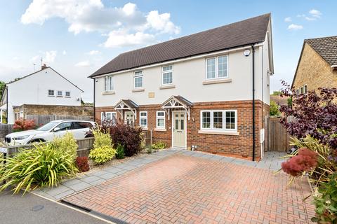 Saffron Road*, Bracknell, Berkshire 3 bed semi