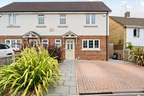 Saffron Road*, Bracknell, Berkshire 3 bed semi