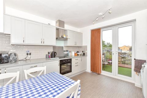 Rails Lane, Hayling Island PO11 3 bed maisonette for sale