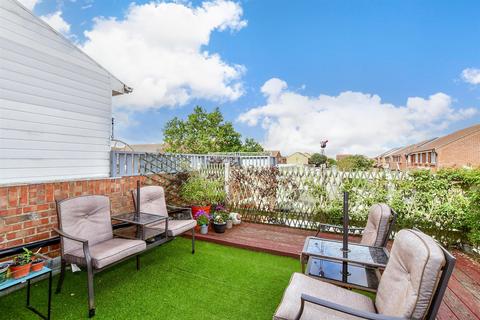 Rails Lane, Hayling Island PO11 3 bed maisonette for sale