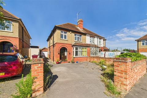 Wendover Way, Tilehurst, Reading... 3 bed semi