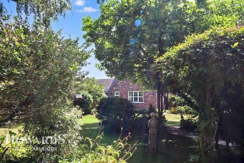 Main Road, Ormesby 3 bed semi