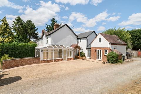 Salters Lane, Lower Moor, Pershore 4 bed semi