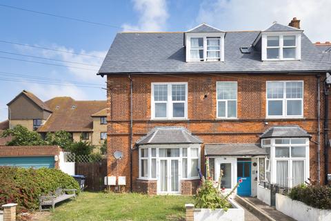 Seapoint Road, Broadstairs, Kent, CT10 3 bed flat for sale