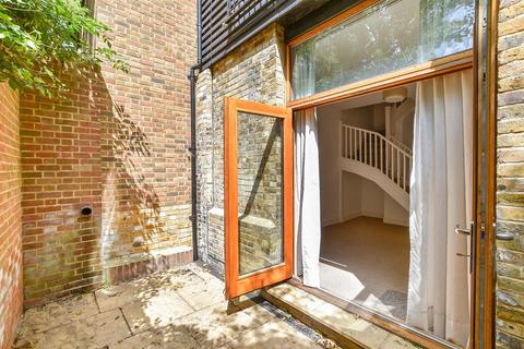 Reeves Yard, Margate CT9 2 bed terraced house for sale