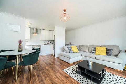 Candle Street, London E1 2 bed flat for sale