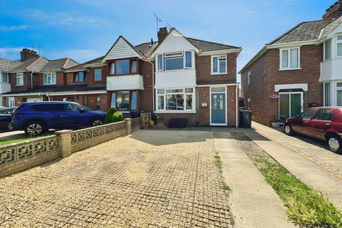 230 Ermin Street, Stratton, Swindon... 3 bed semi