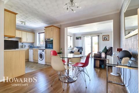 Orchard Croft, Carlton Colville 4 bed detached house for sale