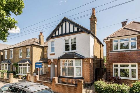 Tudor Road, Hampton TW12 3 bed flat for sale