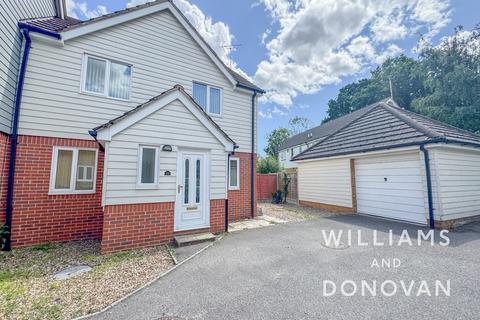 Magnolia Road, Rochford 3 bed semi