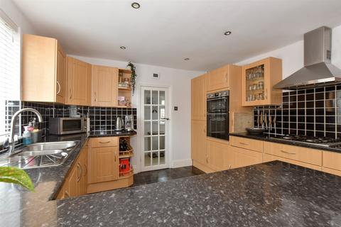 St. John's Crescent, Sandown PO36 3 bed semi