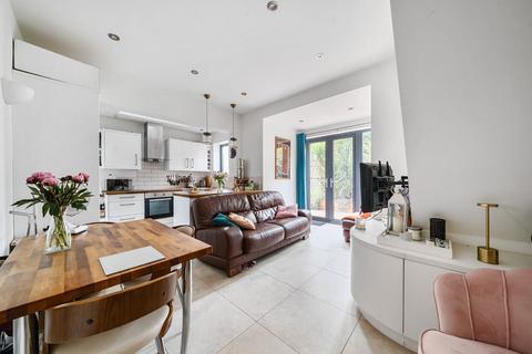 Harborough Road, Streatham, London, SW16 2 bed maisonette for sale