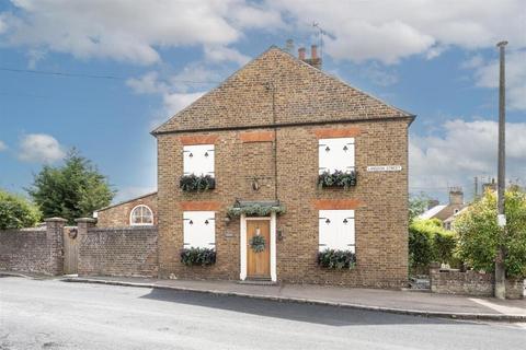 1, Herts HP23 2 bed cottage for sale