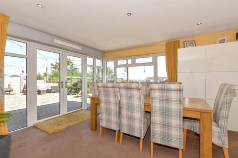 Cliff Drive, Sheerness ME12 4 bed detached bungalow for sale