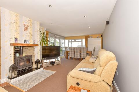 Cliff Drive, Sheerness ME12 4 bed detached bungalow for sale