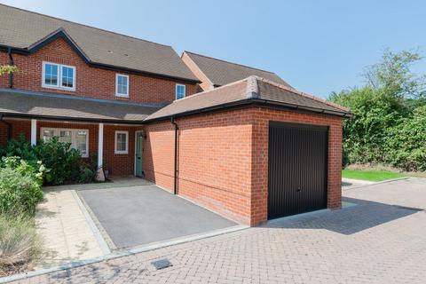 Hickory Way, Southampton  SO30 3 bed semi