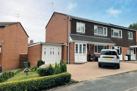 Chalfont Place, Stourbridge DY9 3 bed semi