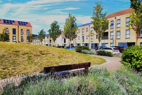 Fullerton Avenue, Dagenham, RM8 2 bed apartment for sale