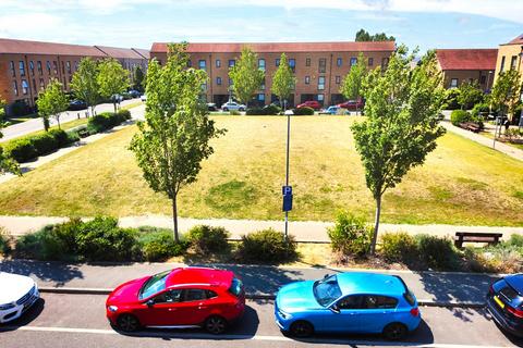 Fullerton Avenue, Dagenham, RM8 2 bed apartment for sale