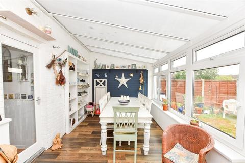 Medway Road, Crawley RH11 3 bed terraced house for sale