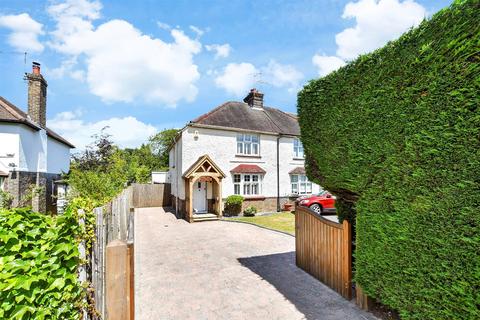 London Road, East Grinstead RH19 2 bed semi